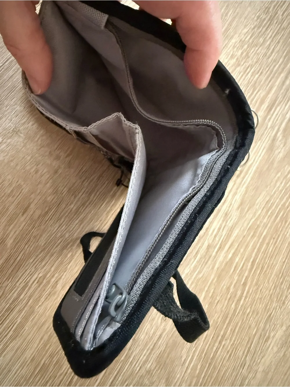 Pacsafe RFIDsafe V100 Blocking Bifold Wallet - Good Condition